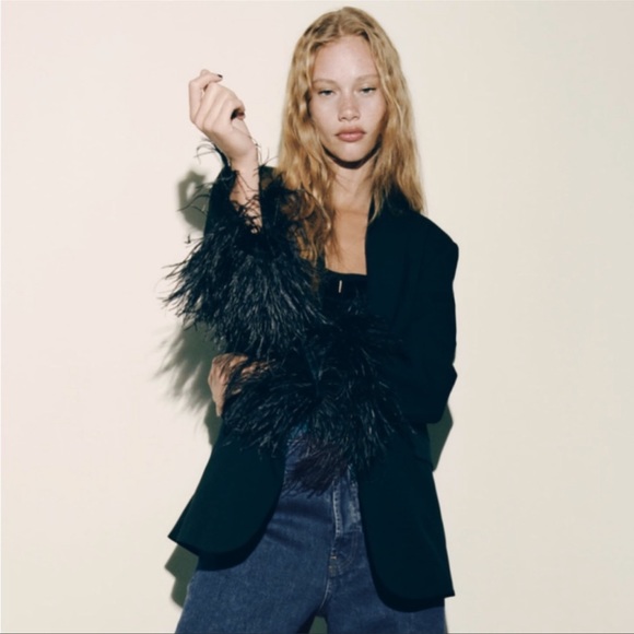 “Last one”ZARA BLOGGERS FAV FEATHER TRIM BLAZER - Picture 13 of 16